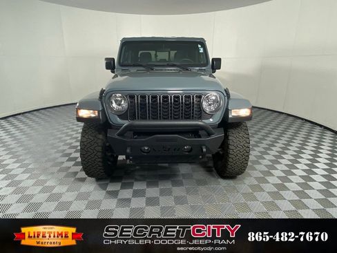 Used 2024 Jeep Gladiator Sport image 2