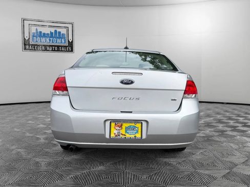 Used 2010 Ford Focus SE FWD image 7