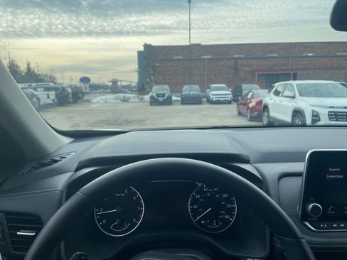 Used 2025 Nissan Rogue SV image 35