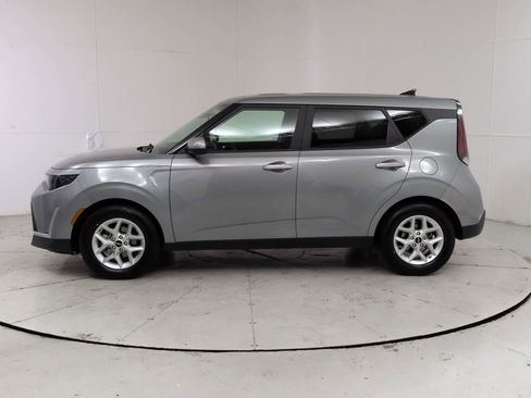 Used 2023 Kia Soul LX w/ LX Technology Package FWD image 3