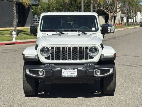 Used 2025 Jeep Wrangler Sahara AWD/4WD image 2