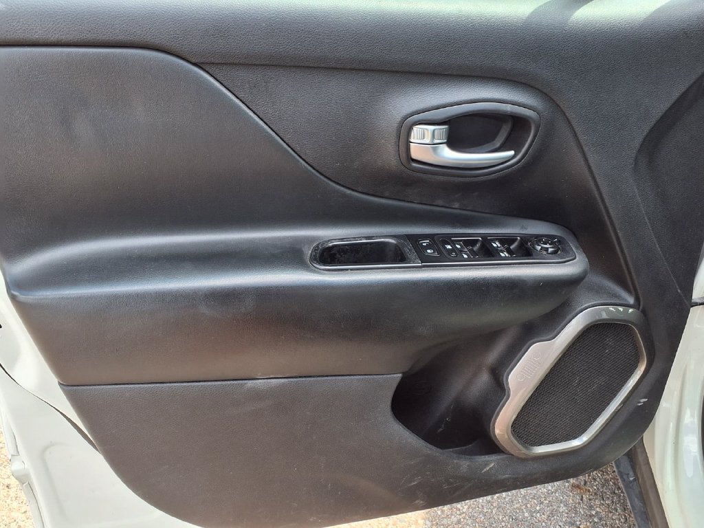Used 2022 Jeep Renegade Limited AWD/4WD image 17