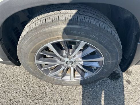 Used 2019 Toyota Highlander XLE AWD/4WD image 20