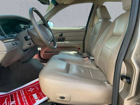 Used 2003 Ford Crown Victoria LX image 12