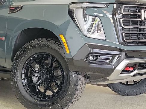 Used 2025 GMC Yukon AT4 Ultimate AWD/4WD image 2