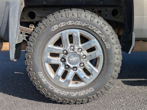 Used 2017 Chevrolet Silverado 2500 LT w/ LT Convenience Package image 12