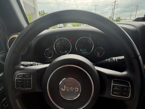 Used 2014 Jeep Wrangler Unlimited Sahara w/ Max Tow Package AWD/4WD image 10
