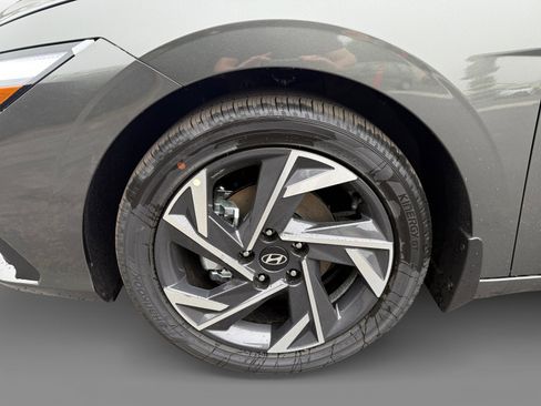 New 2025 Hyundai Elantra SEL image 9