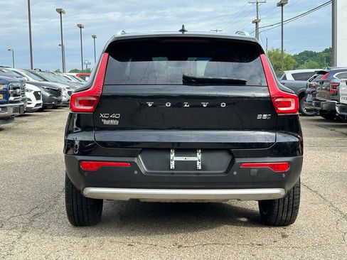 Used 2023 Volvo XC40 B5 Plus w/ Driver Assist Package AWD/4WD image 4
