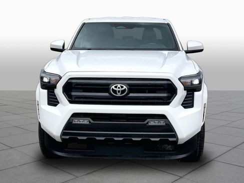 Used 2024 Toyota Tacoma SR5 AWD/4WD image 4