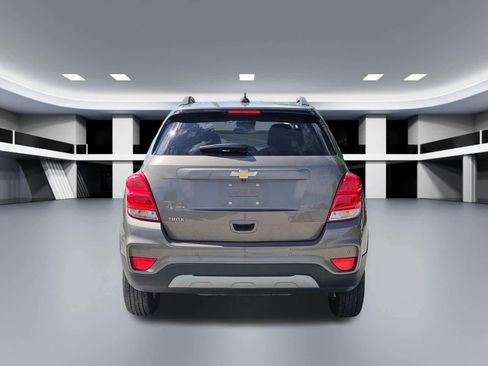 Used 2021 Chevrolet Trax LT w/ Driver Confidence Package image 4