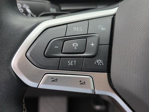 Used 2025 Volkswagen Atlas SE image 30