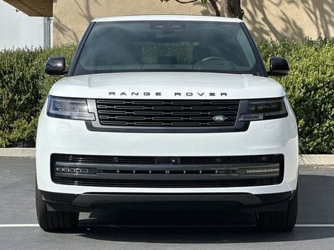 Used 2025 Land Rover Range Rover SE image 8