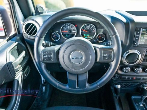 Used 2013 Jeep Wrangler Unlimited Rubicon w/ Connectivity Group image 12