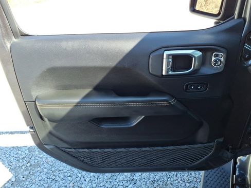 Used 2025 Jeep Wrangler Unlimited Sahara image 21