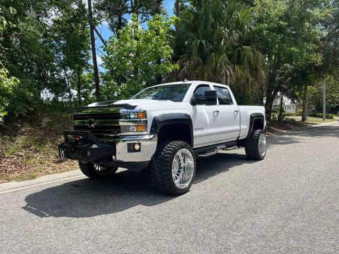 Used 2019 Chevrolet Silverado 2500 LTZ w/ Duramax Plus Package AWD/4WD image 6