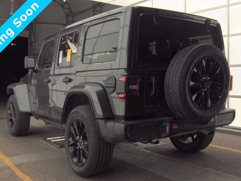 Used 2025 Jeep Wrangler Unlimited Sahara w/ Safety Group image 4