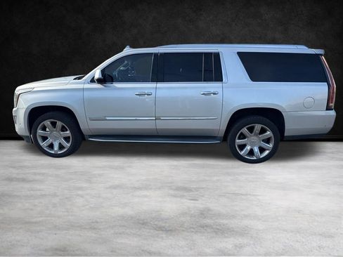 Used 2018 Cadillac Escalade ESV Luxury RWD image 10