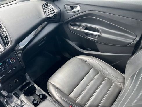 Used 2017 Ford Escape Titanium AWD/4WD image 36