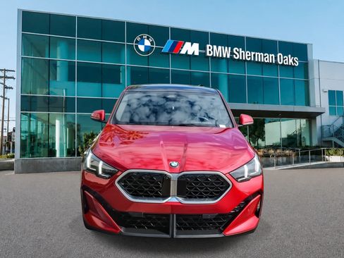 Used 2025 BMW X2 xDrive28i AWD/4WD image 2