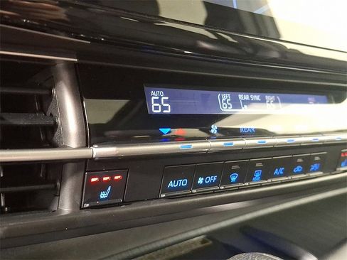 Used 2021 Toyota Sienna XSE w/ XSE Plus Package image 19