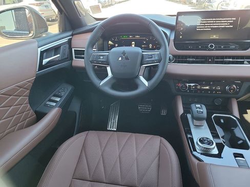 New 2025 Mitsubishi Outlander SEL image 9