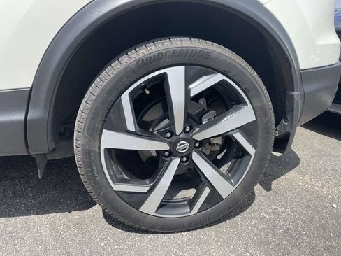 Used 2022 Nissan Rogue Sport SL FWD image 3