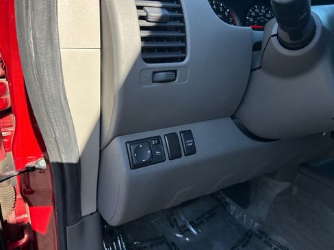 Used 2012 Nissan Frontier SV w/ SV Premium Utility Pkg AWD/4WD image 18