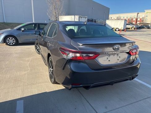 Used 2023 Toyota Camry SE image 4