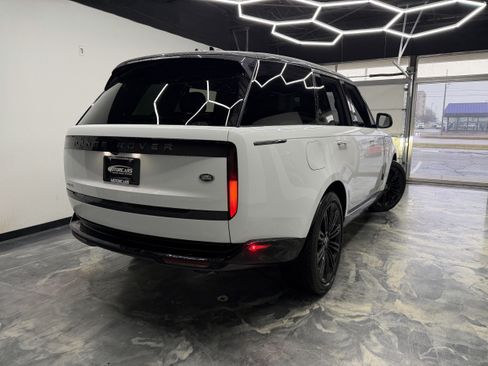 Used 2023 Land Rover Range Rover SE AWD/4WD image 2