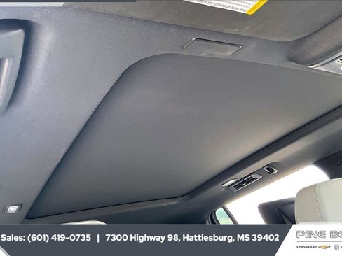 Used 2025 Chevrolet Suburban Premier image 16