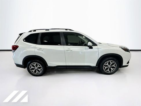 Used 2024 Subaru Forester Premium AWD/4WD image 4