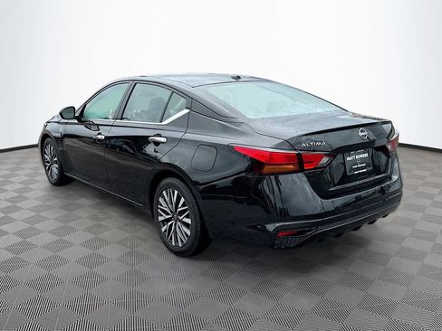 Used 2025 Nissan Altima 2.5 SV FWD image 7