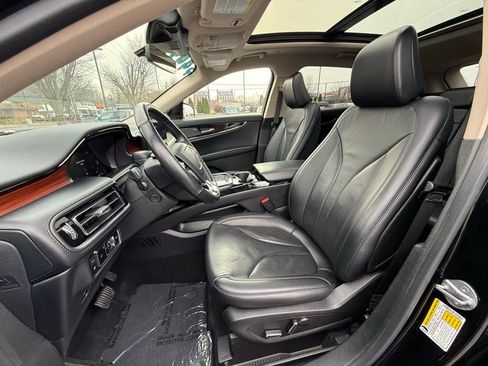 Used 2023 Lincoln Nautilus Reserve w/ Equipment Group 201A image 16