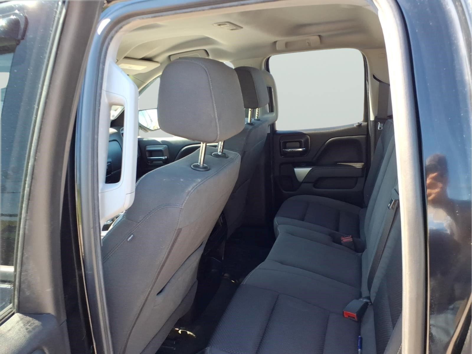 Used 2018 Chevrolet Silverado 1500 LT w/ Midnight Edition AWD/4WD image 9