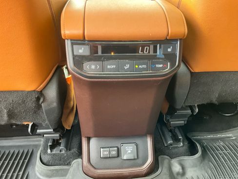 Used 2022 Toyota Highlander Platinum AWD/4WD image 28