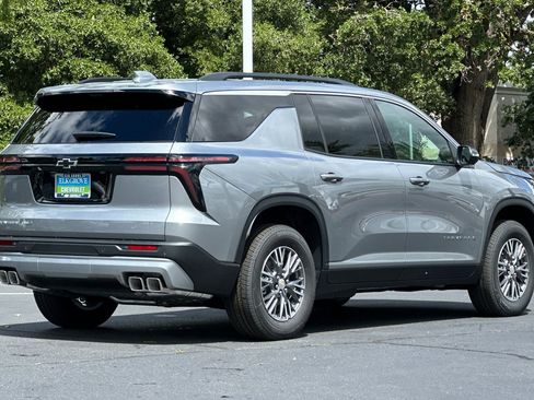 New 2026 Chevrolet Traverse LT w/ Driver Confidence Package AWD/4WD image 3