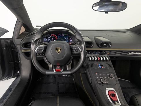 Used 2016 Lamborghini Huracan LP 610-4 AWD/4WD image 32