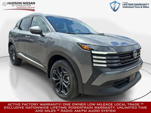 Used 2025 Nissan Kicks SR FWD image 1