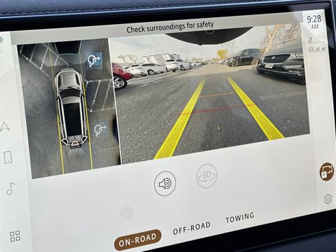 Used 2023 Land Rover Defender 130 SE image 22