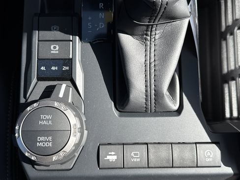 New 2025 Toyota Tacoma Limited AWD/4WD image 18