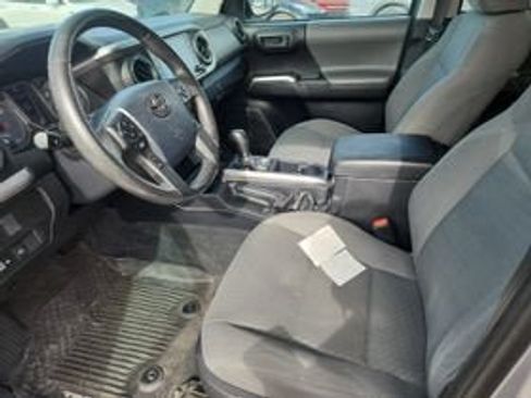 Used 2020 Toyota Tacoma SR5 RWD image 8