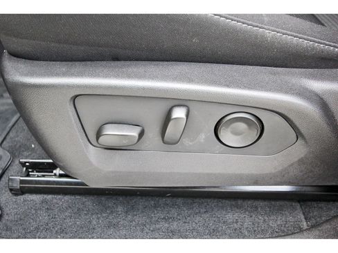 Used 2025 Chevrolet Colorado LT RWD image 28