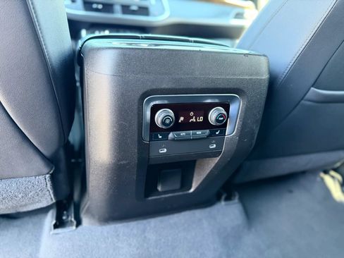 Used 2021 Chevrolet Tahoe Premier AWD/4WD image 27