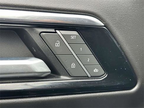 Used 2025 Chevrolet Suburban High Country image 20