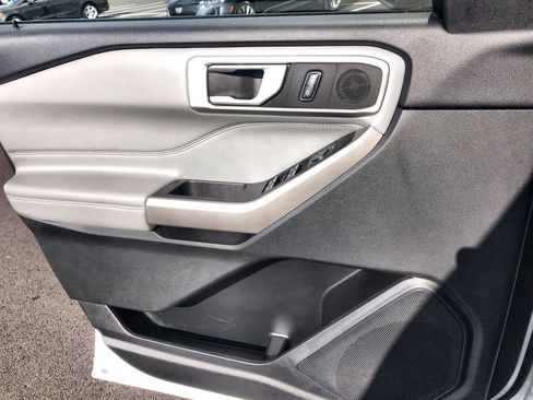 Used 2023 Ford Explorer XLT w/ Equipment Group 202A image 13