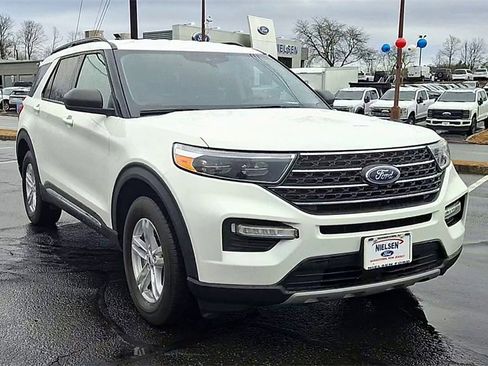 Used 2023 Ford Explorer XLT w/ Equipment Group 202A image 2