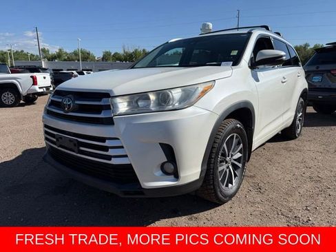 Used 2017 Toyota Highlander XLE AWD/4WD image 1