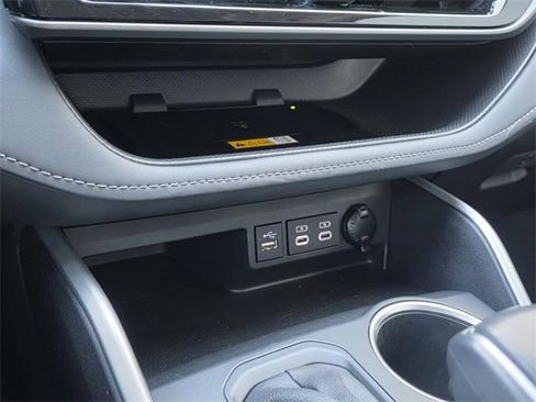 Used 2023 Toyota Highlander XLE image 24