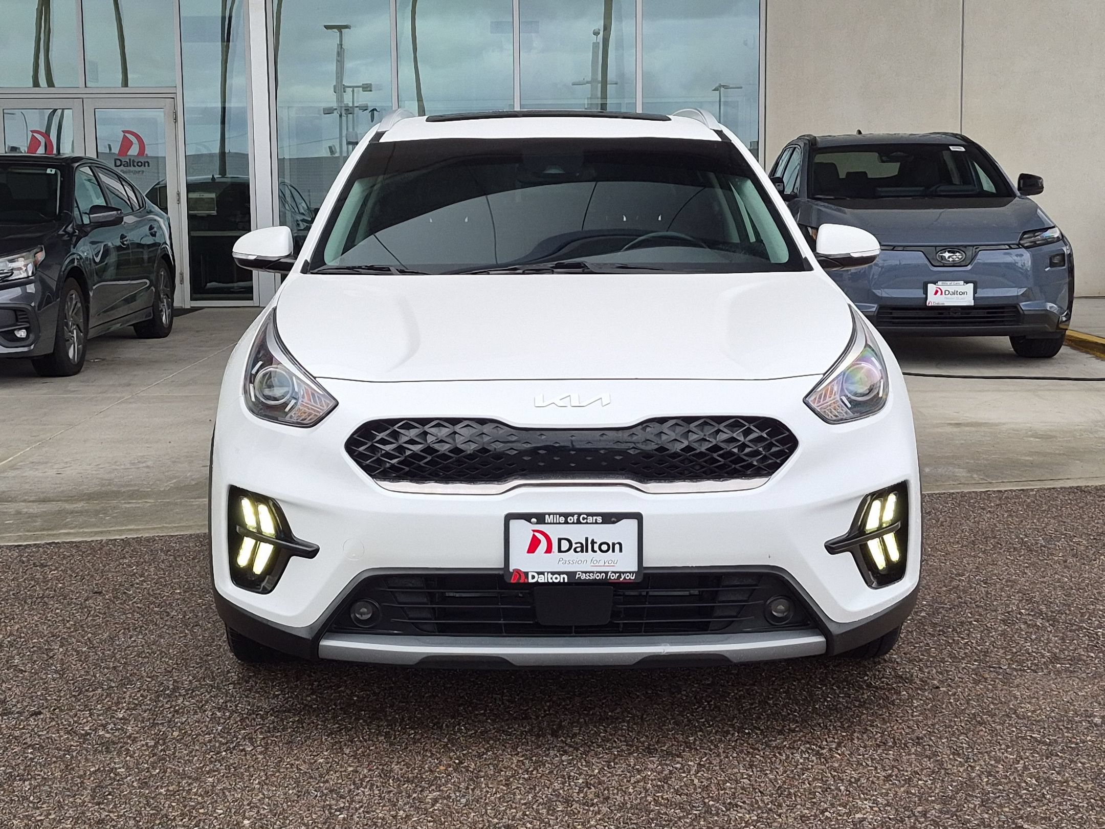 Used 2022 Kia Niro EX Premium FWD image 3